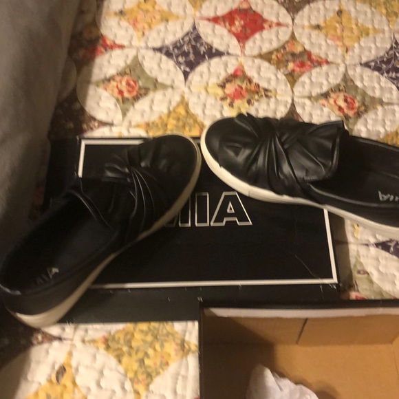 MIA - Picture 2 of 8